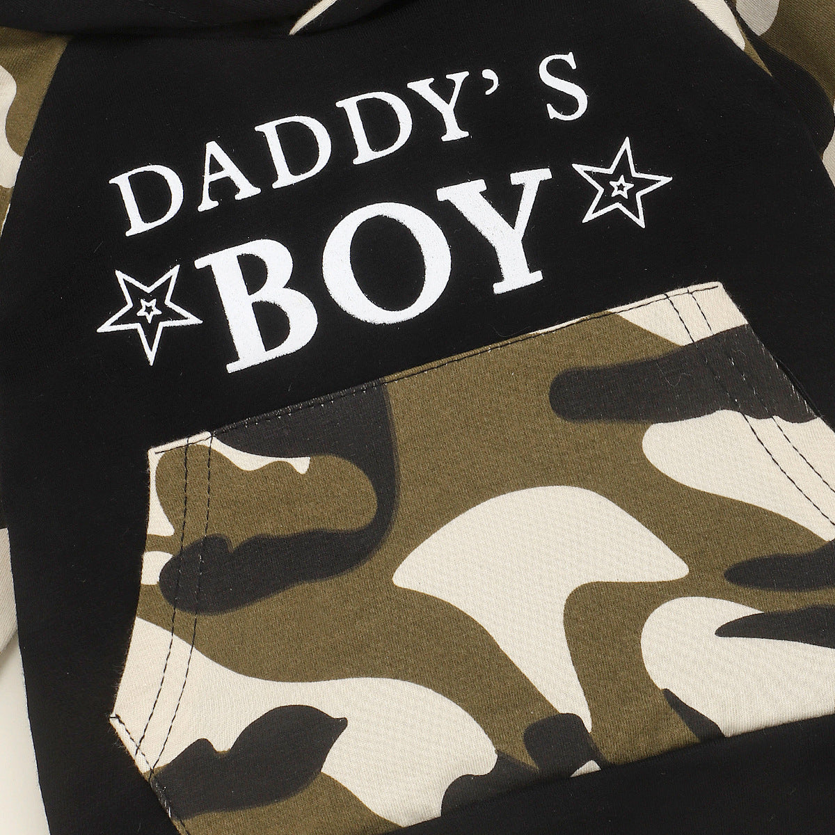 Set felpa con cappuccio e pantaloni mimetici per bambino
