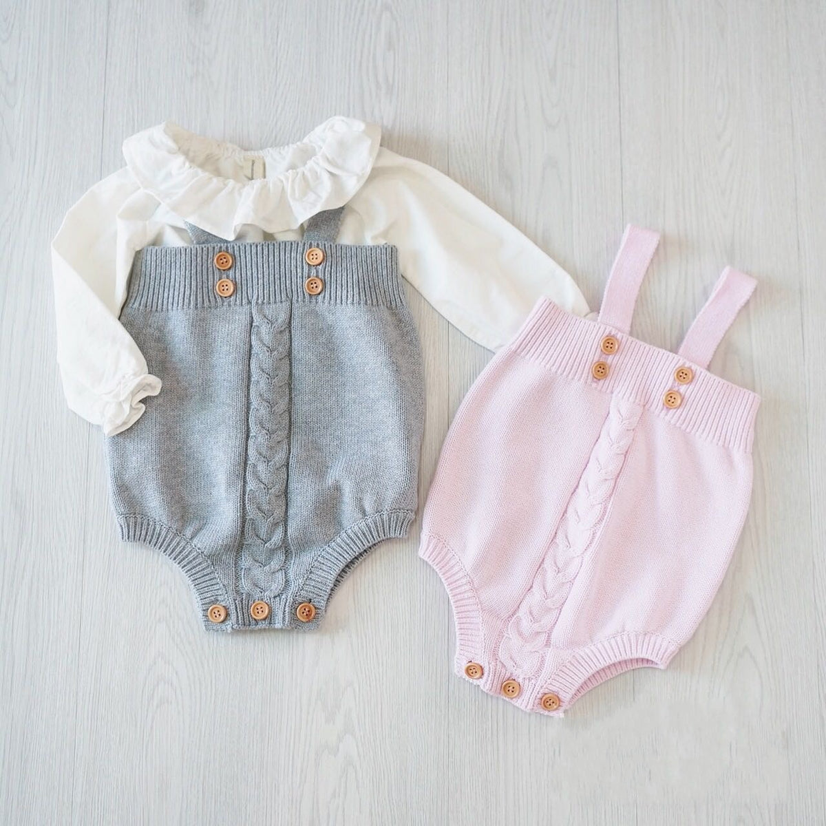 Gestrickte Baby-Strampler