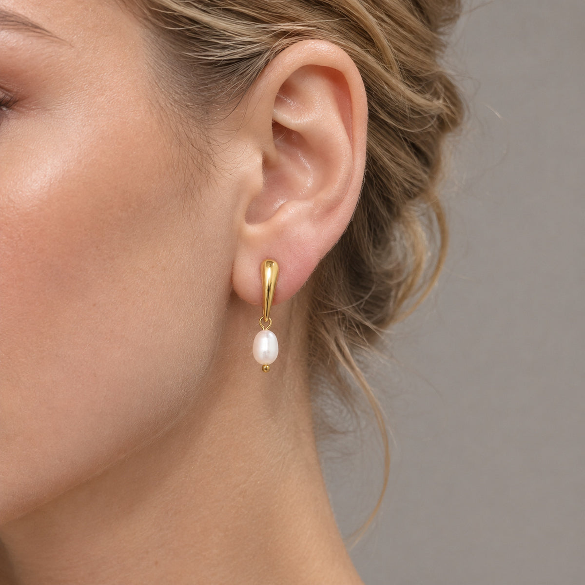 Rhinestone and Pearl Stud Earrings