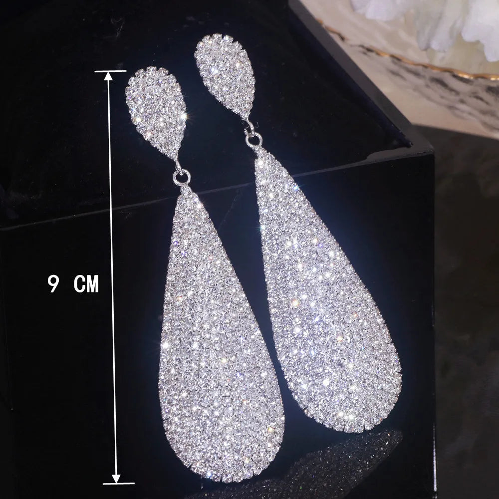 Boucles d'oreilles pendantes classiques et élégantes en forme de goutte d'eau avec strass blancs pour femme, bijoux de couleur argent pour mariage et fête