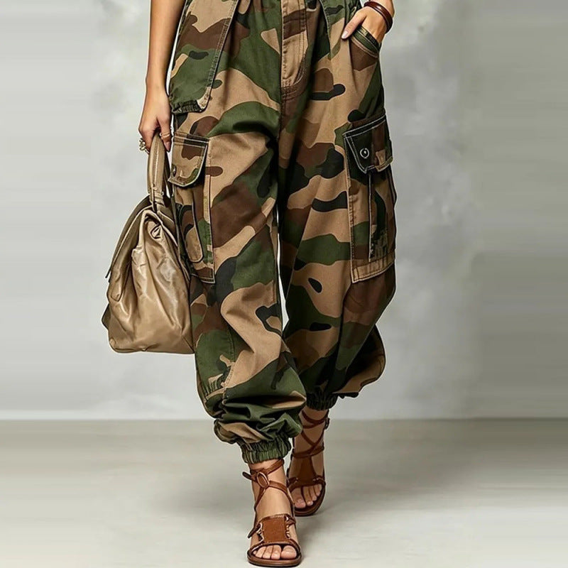 Pantaloni cargo mimetici con tasche multiple
