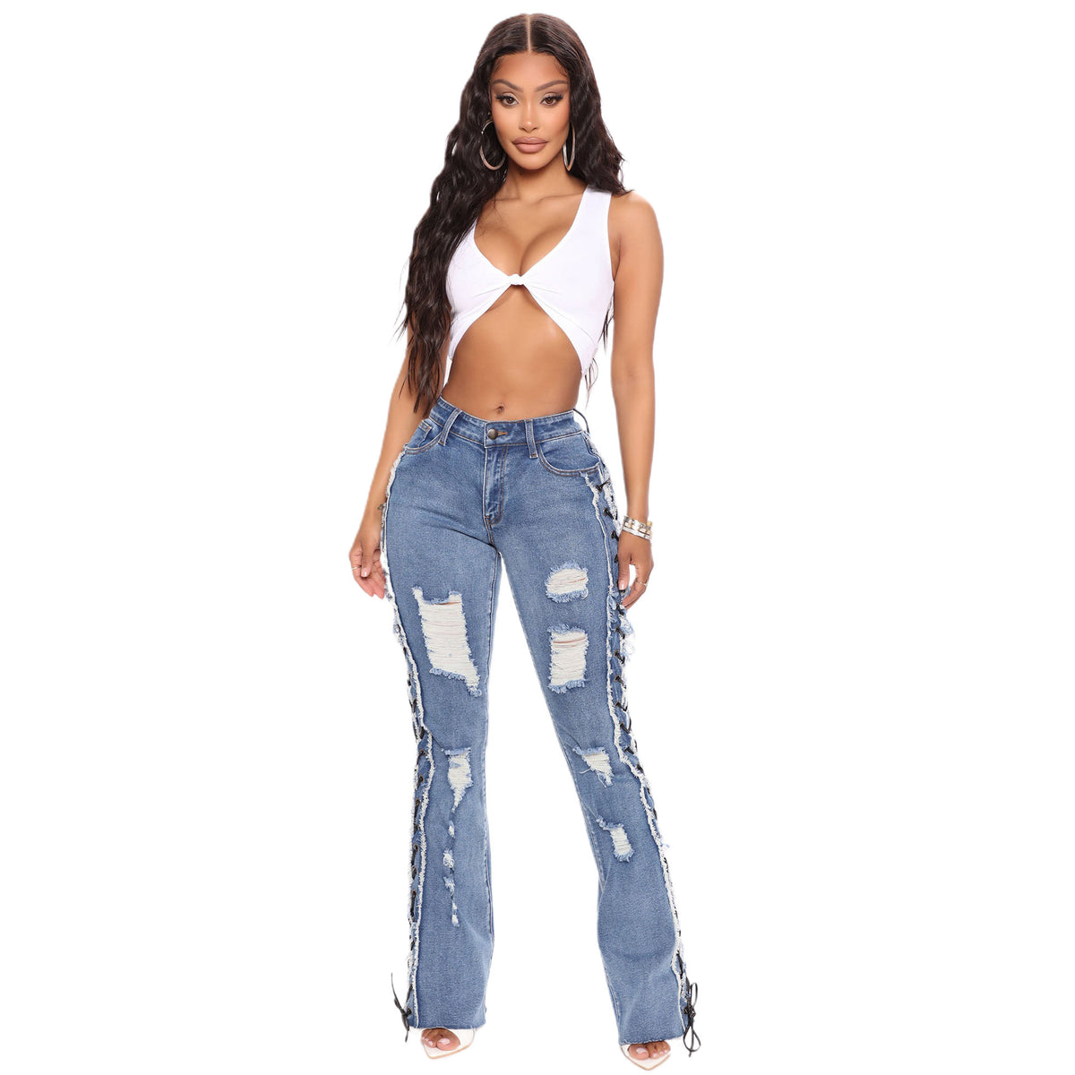 Gescheurde jeans met vetersluiting aan de zijkant
