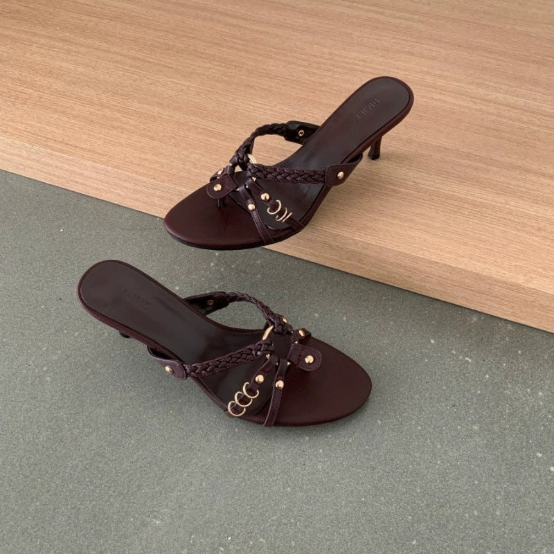 Sandali stiletto traforati intrecciati in stile retrò