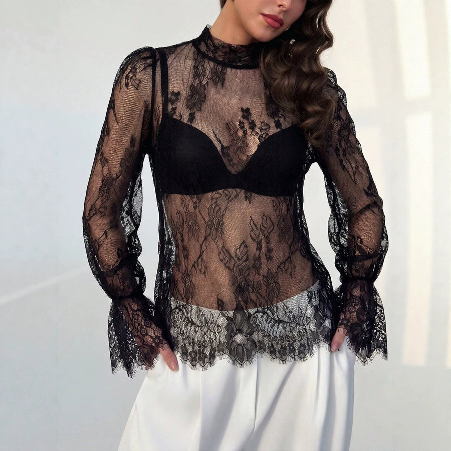 Blouse met kanten afwerking en klokmouwen