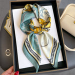 Foulard quadrato stampato con protezione solare