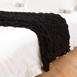 Handgefertigte, grob gestrickte Chenille-Decke