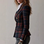 Damesblazer met dubbele rij knopen en ruitpatroon