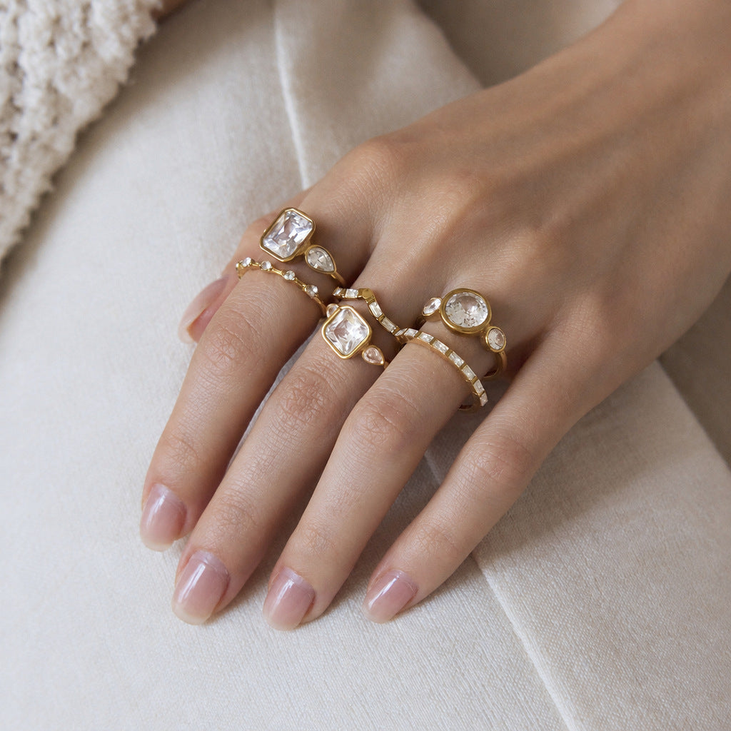 Anello minimalista con zircone, acciaio inossidabile