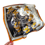 Foulard quadrato stampato con protezione solare