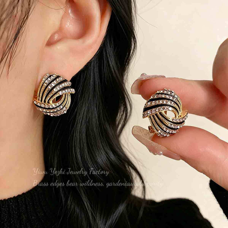 Oorbellen met zwart goud en oliedruppelspiraal, bezet met diamanten, oorbellen met Chanel-stijl strepen, elegant
