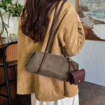 Bolso de hombro tipo pillow de gamuza para mujer