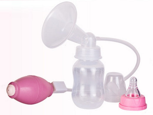 Frauen beim manuellen Abpumpen von Muttermilch
