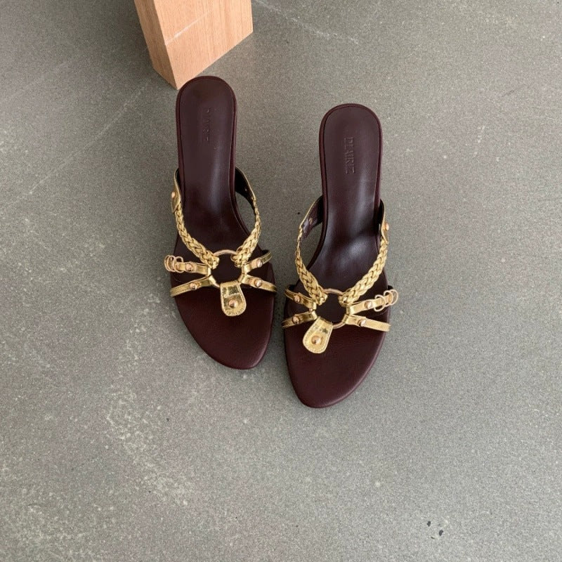 Sandali stiletto traforati intrecciati in stile retrò