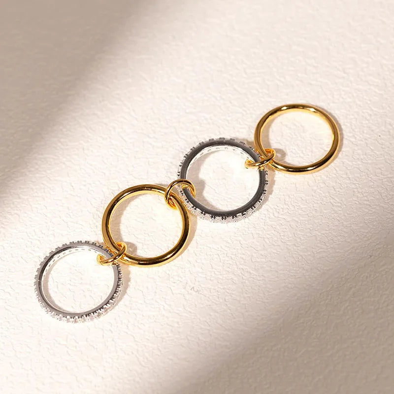 Anelli alla moda in oro e argento, placcati in oro 18k, set da 4 pezzi impilabili con zirconi scintillanti, ideali come gioielli da festa per donna