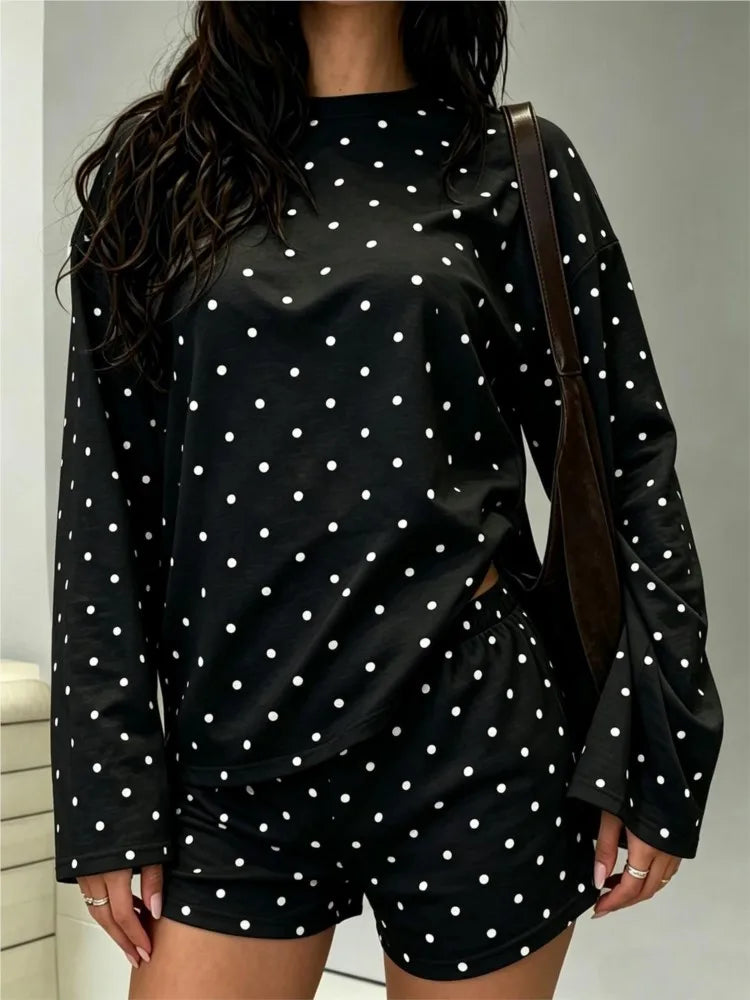 Ensemble deux pièces rayé pour femme, t-shirt ample à manches longues et col rond avec short à taille élastique, tenue décontractée pour la maison ou le quotidien