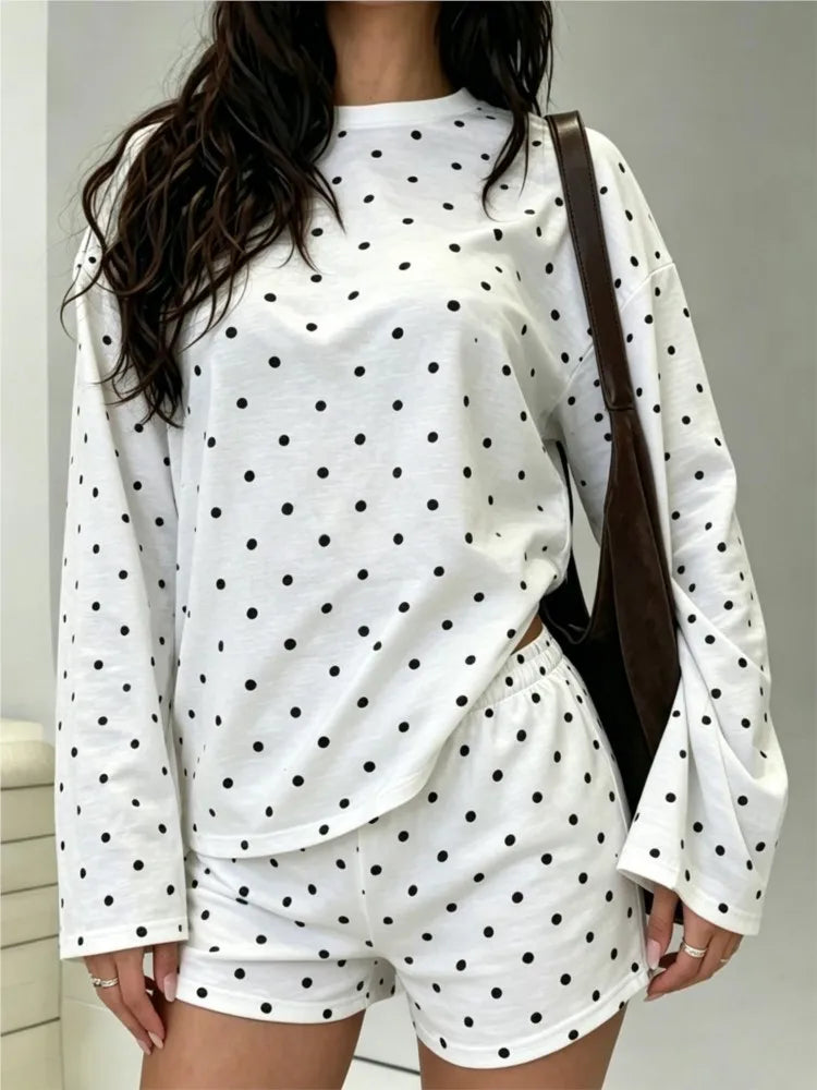 Ensemble deux pièces rayé pour femme, t-shirt ample à manches longues et col rond avec short à taille élastique, tenue décontractée pour la maison ou le quotidien