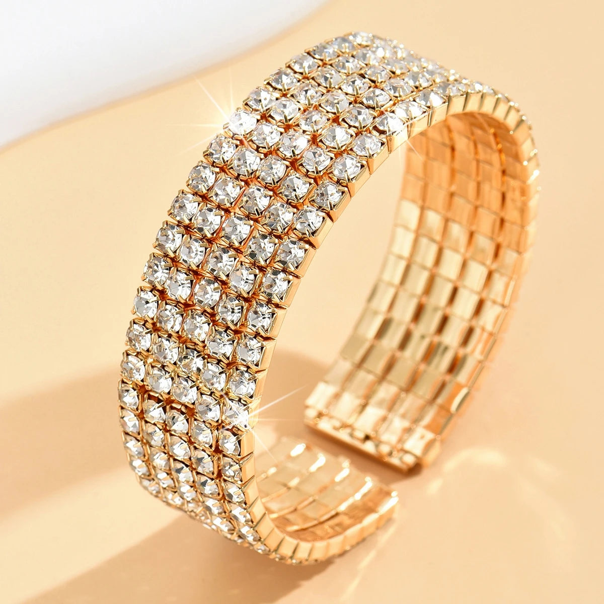 Modisch, minimalistisch, im leichten Luxusstil, hochwertiges Design, mit Strasssteinen besetztes Armband, geeignet für Damenpartys und den Alltag