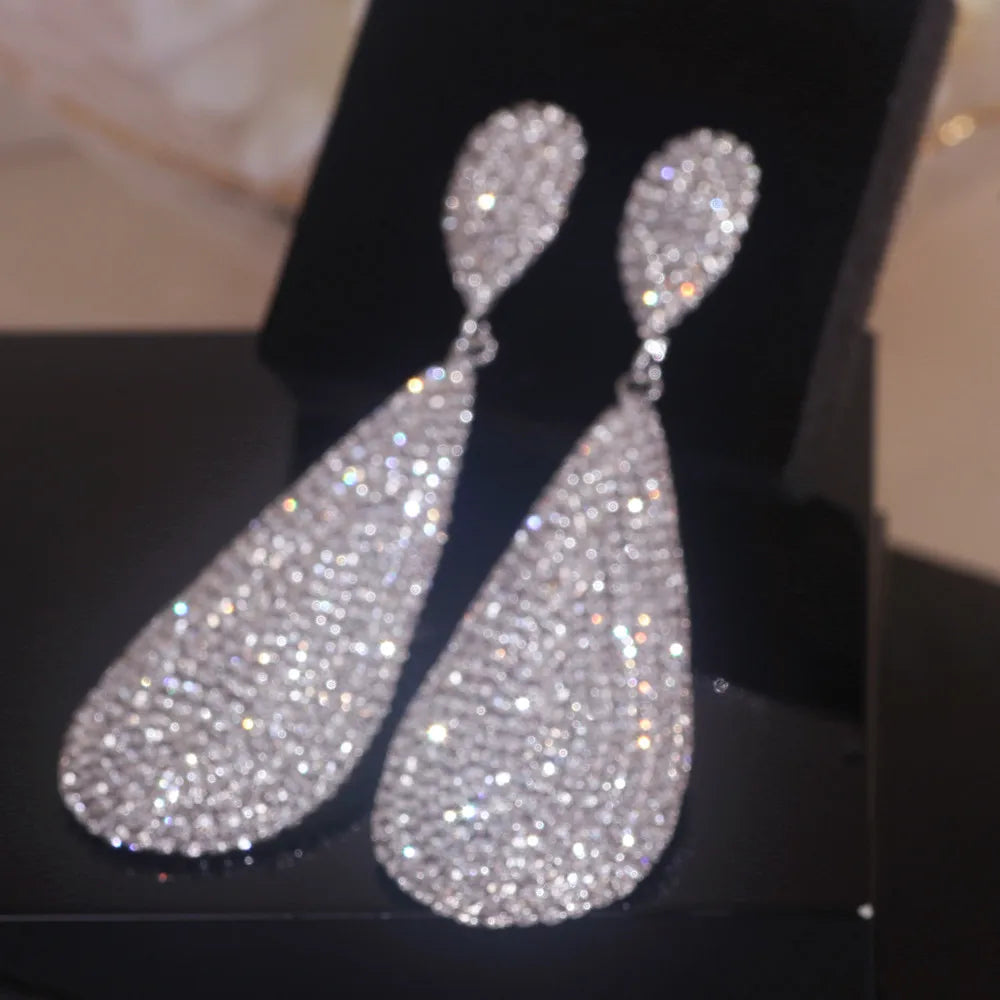 Boucles d'oreilles pendantes classiques et élégantes en forme de goutte d'eau avec strass blancs pour femme, bijoux de couleur argent pour mariage et fête
