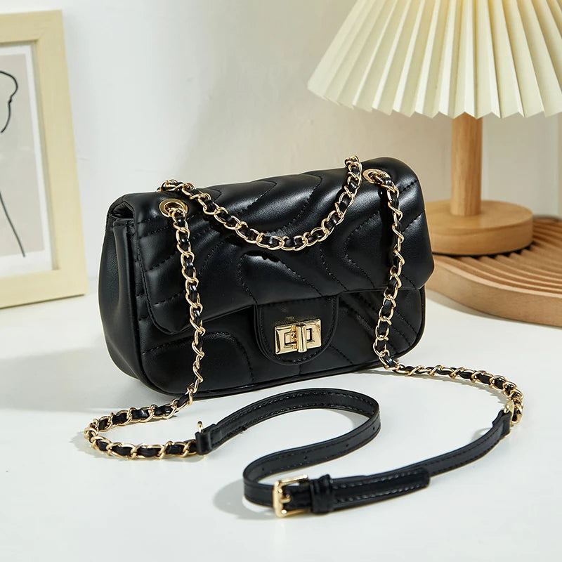 Nouveau sac pour femme 2025 au design carré tendance et haut de gamme, sac à bandoulière à chaîne élégant, sac porté croisé simple et décontracté pour