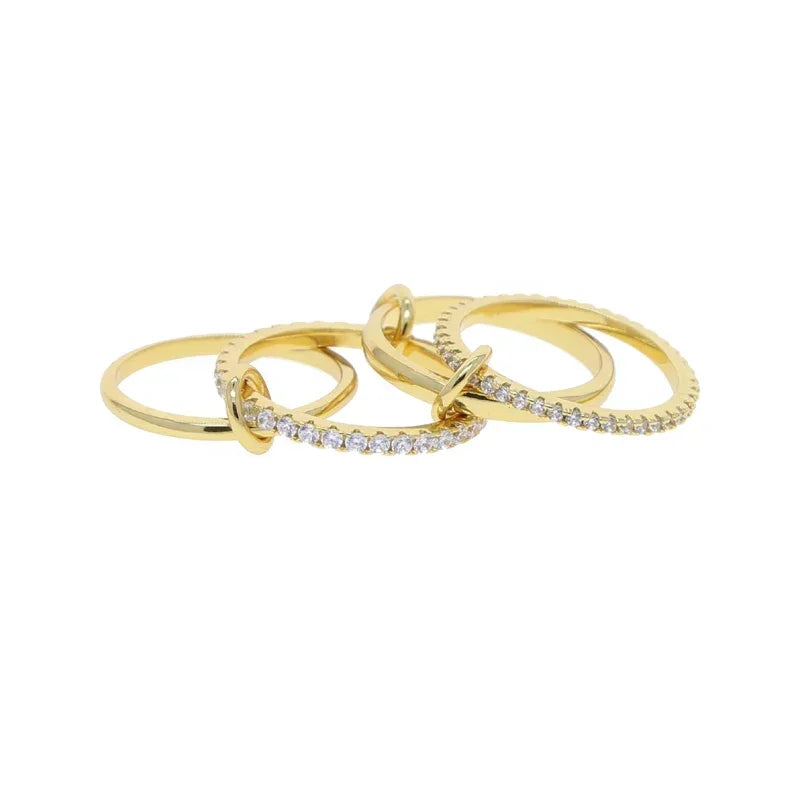 Anelli alla moda in oro e argento, placcati in oro 18k, set da 4 pezzi impilabili con zirconi scintillanti, ideali come gioielli da festa per donna