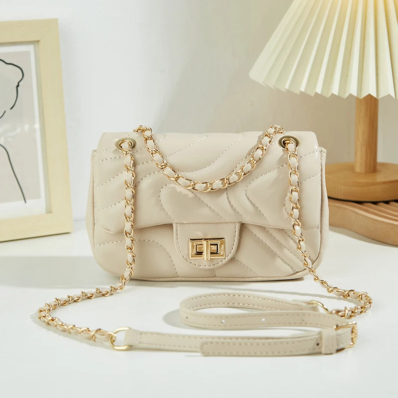 Nouveau sac pour femme 2025 au design carré tendance et haut de gamme, sac à bandoulière à chaîne élégant, sac porté croisé simple et décontracté pour