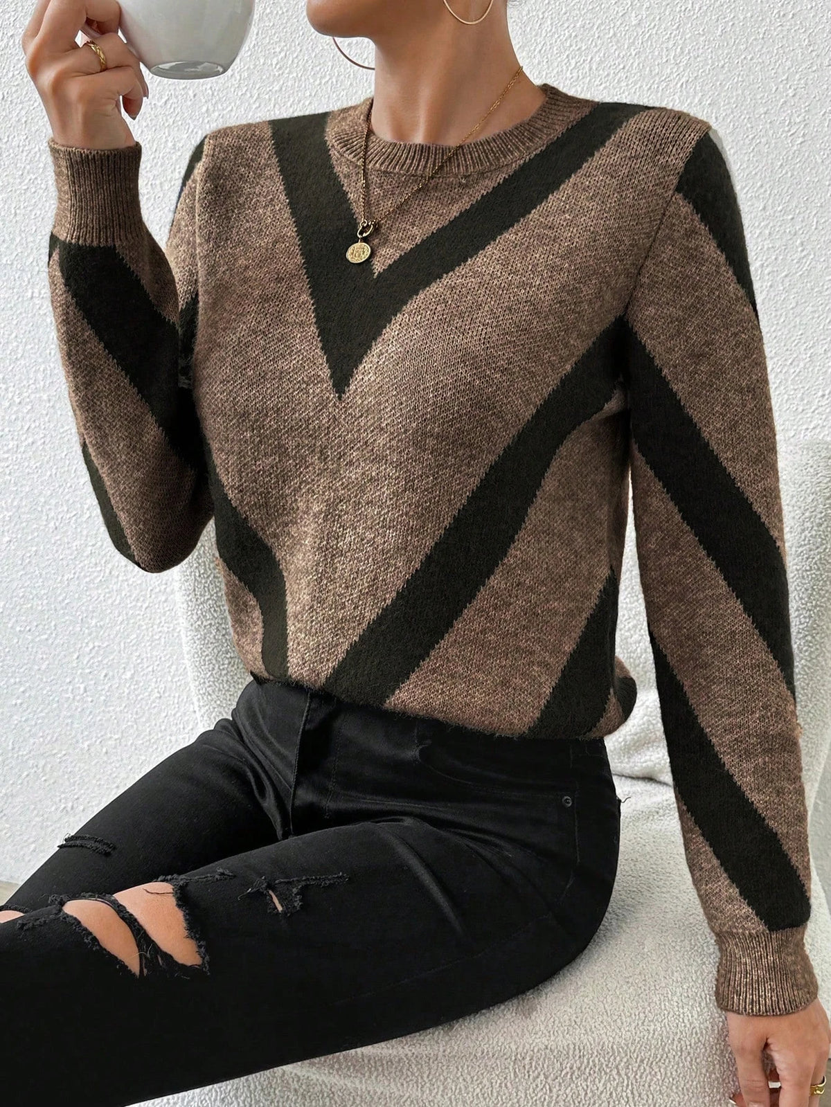Women's Geometric Pattern Knitted Sweater – Round Neck, Long Sleeve