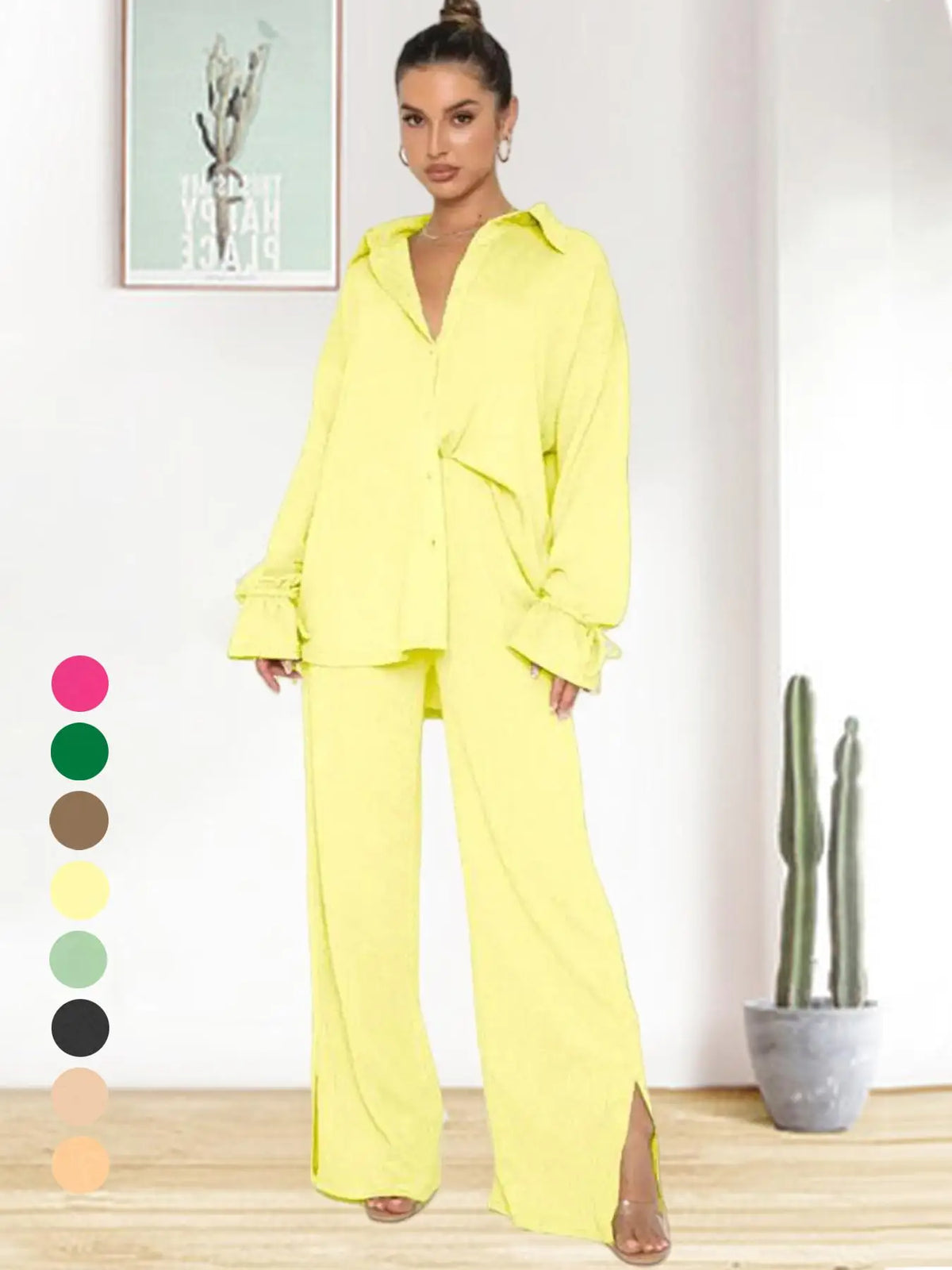COMPLETO DONNA DUE PEZZI TINTA UNITA PRIMAVERA ESTATE 2026, CAMICIA CON MANICHE A VOLANT ABBINATA A PANTALONI CON SPACCO, OUTFIT COMODO PER IL TEMPO LIBERO