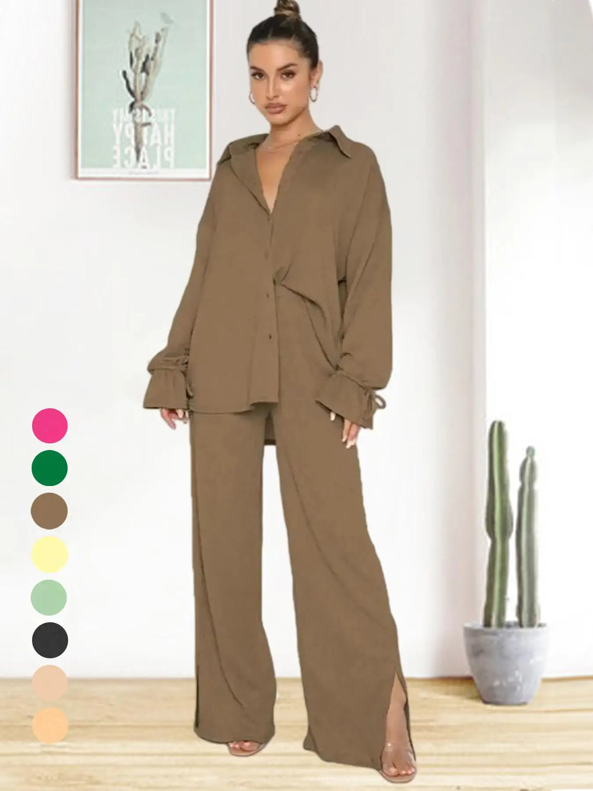 COMPLETO DONNA DUE PEZZI TINTA UNITA PRIMAVERA ESTATE 2026, CAMICIA CON MANICHE A VOLANT ABBINATA A PANTALONI CON SPACCO, OUTFIT COMODO PER IL TEMPO LIBERO