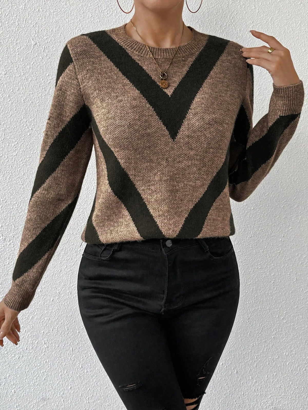 Women's Geometric Pattern Knitted Sweater – Round Neck, Long Sleeve
