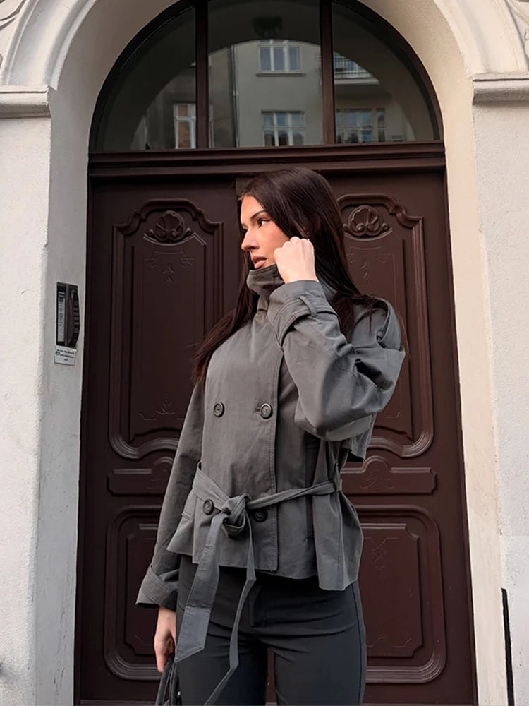 Damen-Trenchcoat zum Schnüren – Stehkragen, zweireihig