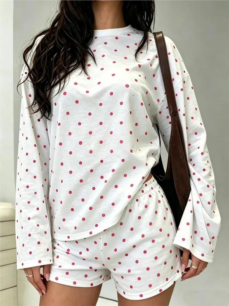 Ensemble deux pièces rayé pour femme, t-shirt ample à manches longues et col rond avec short à taille élastique, tenue décontractée pour la maison ou le quotidien