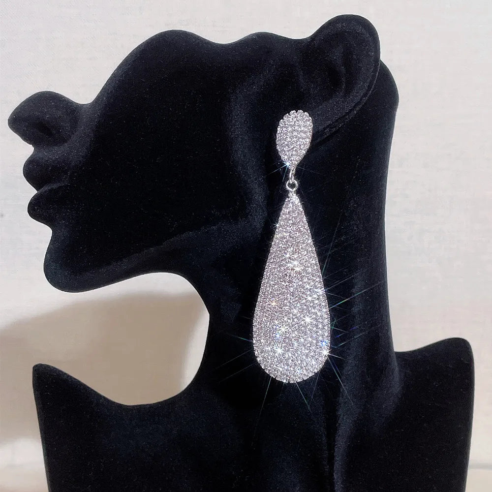 Boucles d'oreilles pendantes classiques et élégantes en forme de goutte d'eau avec strass blancs pour femme, bijoux de couleur argent pour mariage et fête