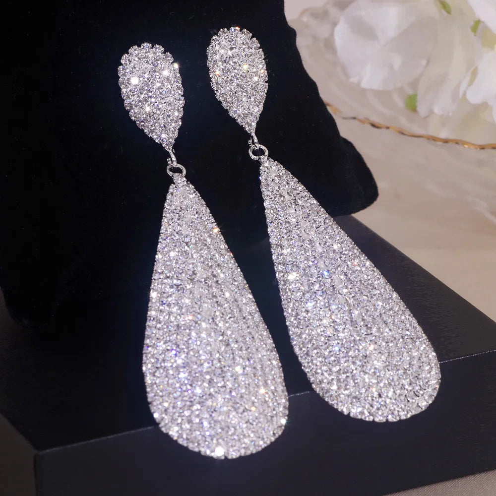 Boucles d'oreilles pendantes classiques et élégantes en forme de goutte d'eau avec strass blancs pour femme, bijoux de couleur argent pour mariage et fête