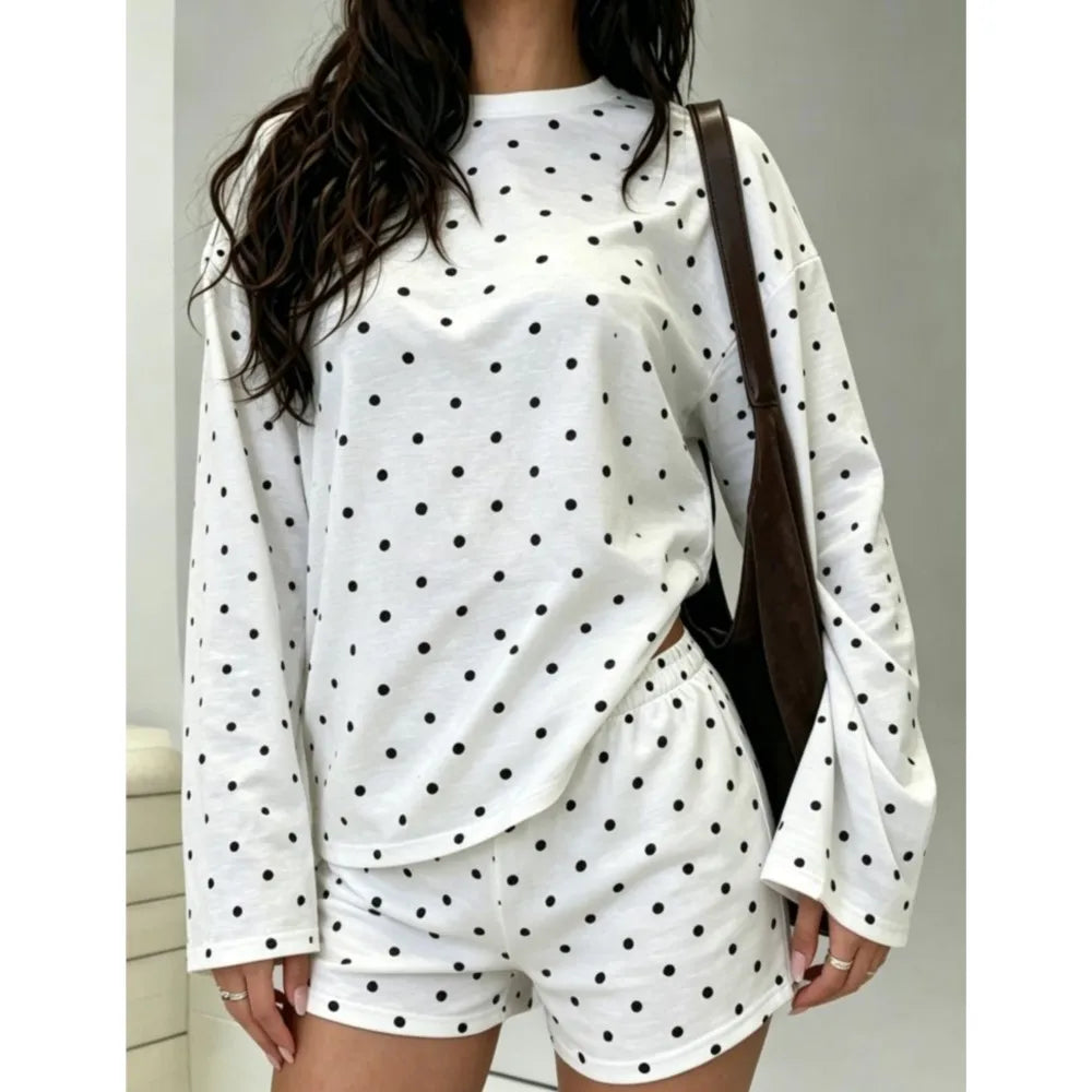 Ensemble deux pièces rayé pour femme, t-shirt ample à manches longues et col rond avec short à taille élastique, tenue décontractée pour la maison ou le quotidien