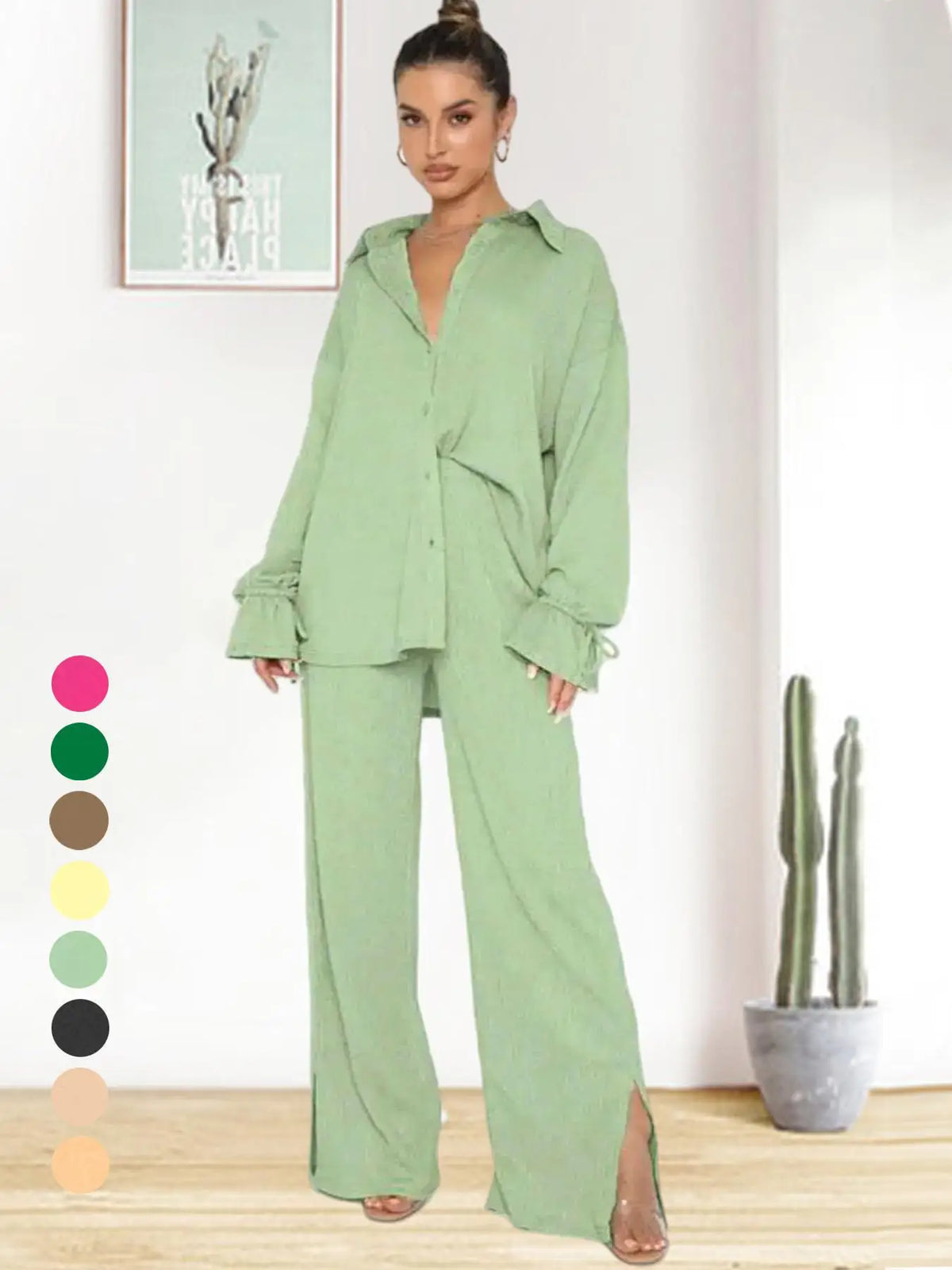 COMPLETO DONNA DUE PEZZI TINTA UNITA PRIMAVERA ESTATE 2026, CAMICIA CON MANICHE A VOLANT ABBINATA A PANTALONI CON SPACCO, OUTFIT COMODO PER IL TEMPO LIBERO