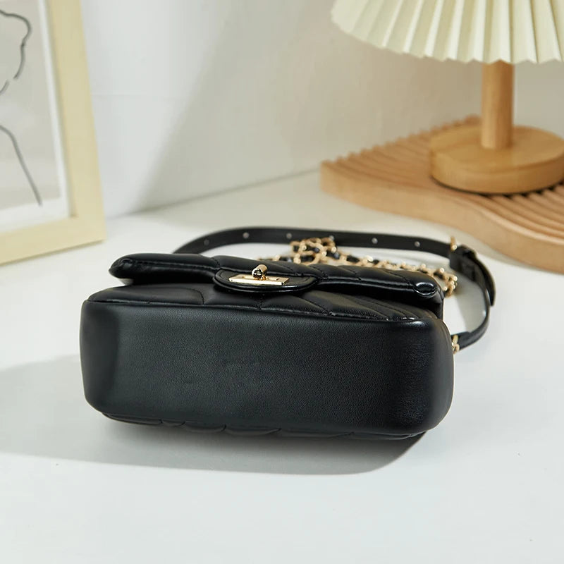 Nouveau sac pour femme 2025 au design carré tendance et haut de gamme, sac à bandoulière à chaîne élégant, sac porté croisé simple et décontracté pour