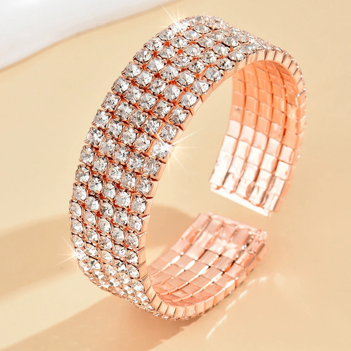 Modisch, minimalistisch, im leichten Luxusstil, hochwertiges Design, mit Strasssteinen besetztes Armband, geeignet für Damenpartys und den Alltag