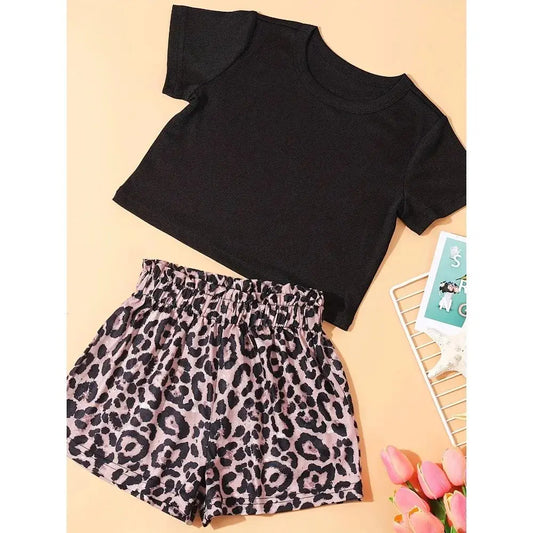 Girls' 2-Piece Summer Outfit – Ribbed T-Shirt & Leopard Shorts