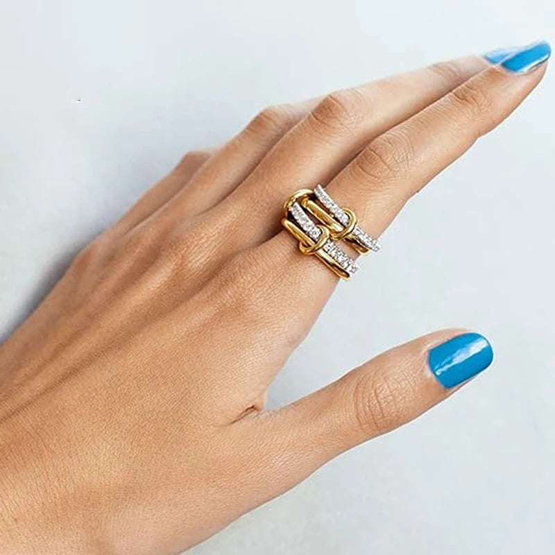 Anelli alla moda in oro e argento, placcati in oro 18k, set da 4 pezzi impilabili con zirconi scintillanti, ideali come gioielli da festa per donna