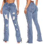 Gescheurde jeans met vetersluiting aan de zijkant