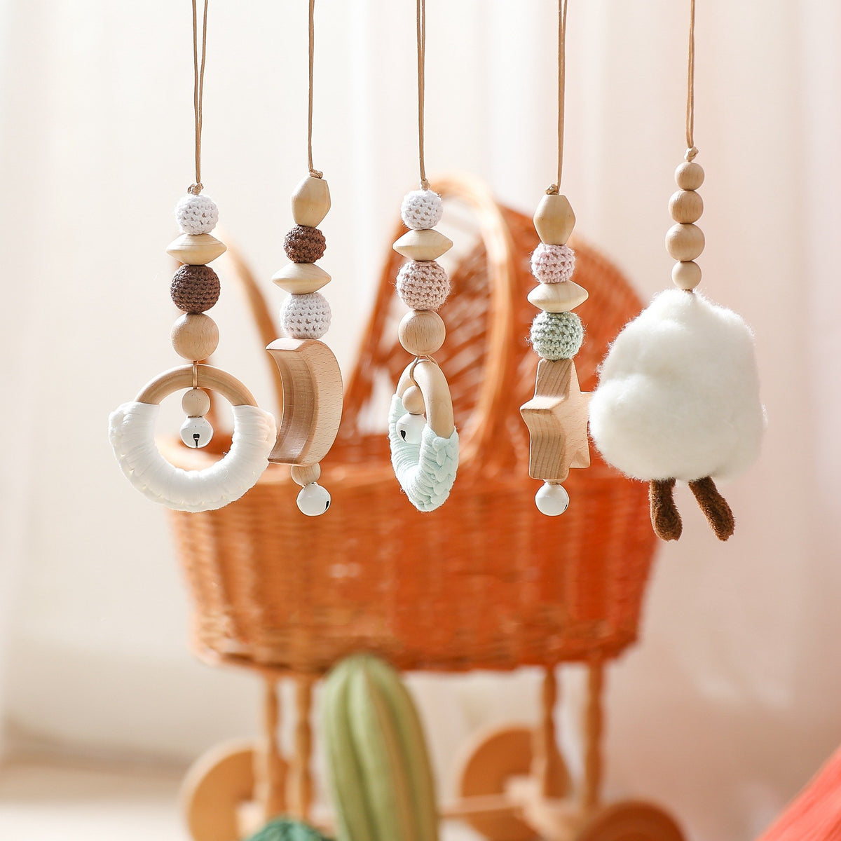 Portique d'éveil en bois pour bébé avec jouets suspendus