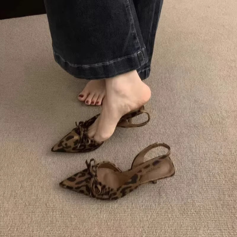 Sandalias de mujer con estampado de leopardo y punta abierta