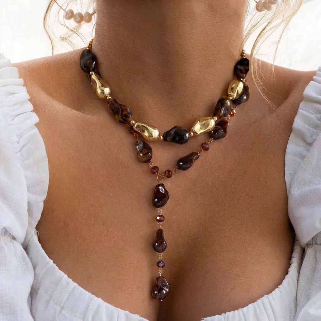 Collier mosaïque en résine géométrique irrégulière