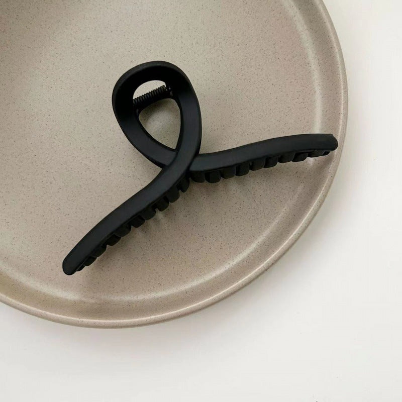 Pinza de pelo tipo tiburón mate para mujer