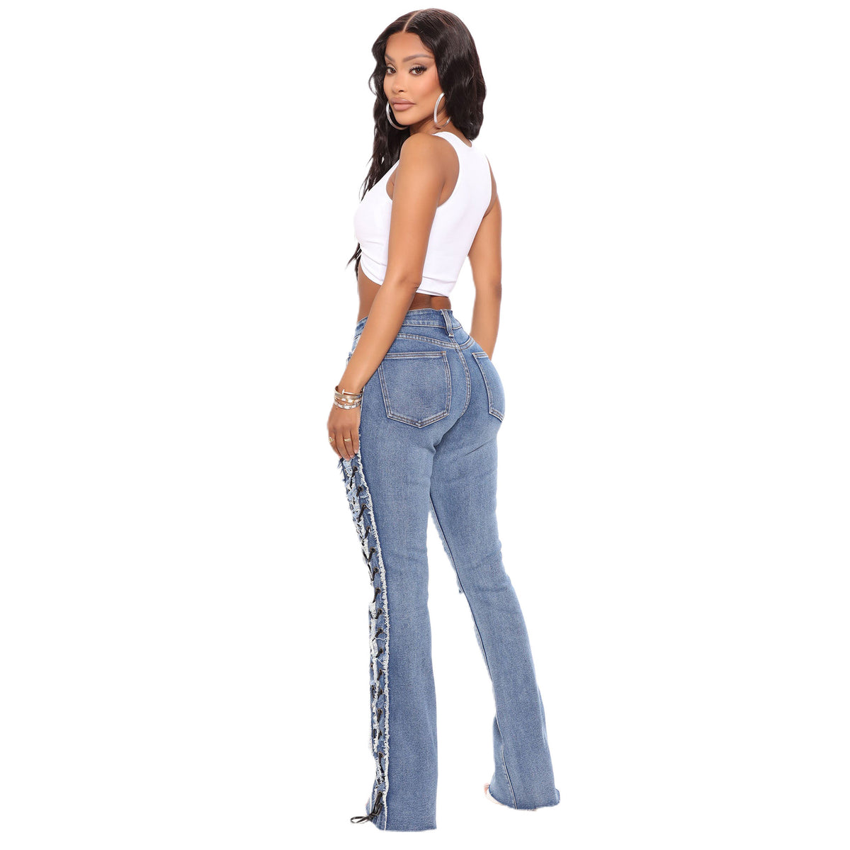 Gescheurde jeans met vetersluiting aan de zijkant