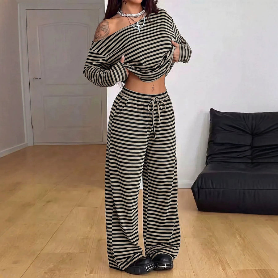 Completo con pantaloni a gamba larga a righe