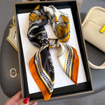 Foulard quadrato stampato con protezione solare