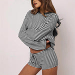 Damen-Set aus gestreiftem Langarmshirt und Shorts