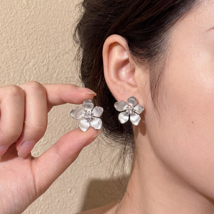 Korean-style Fresh and Sweet Diamond-studded Zircon Heart Flower Pearl Earrings, Fashionab