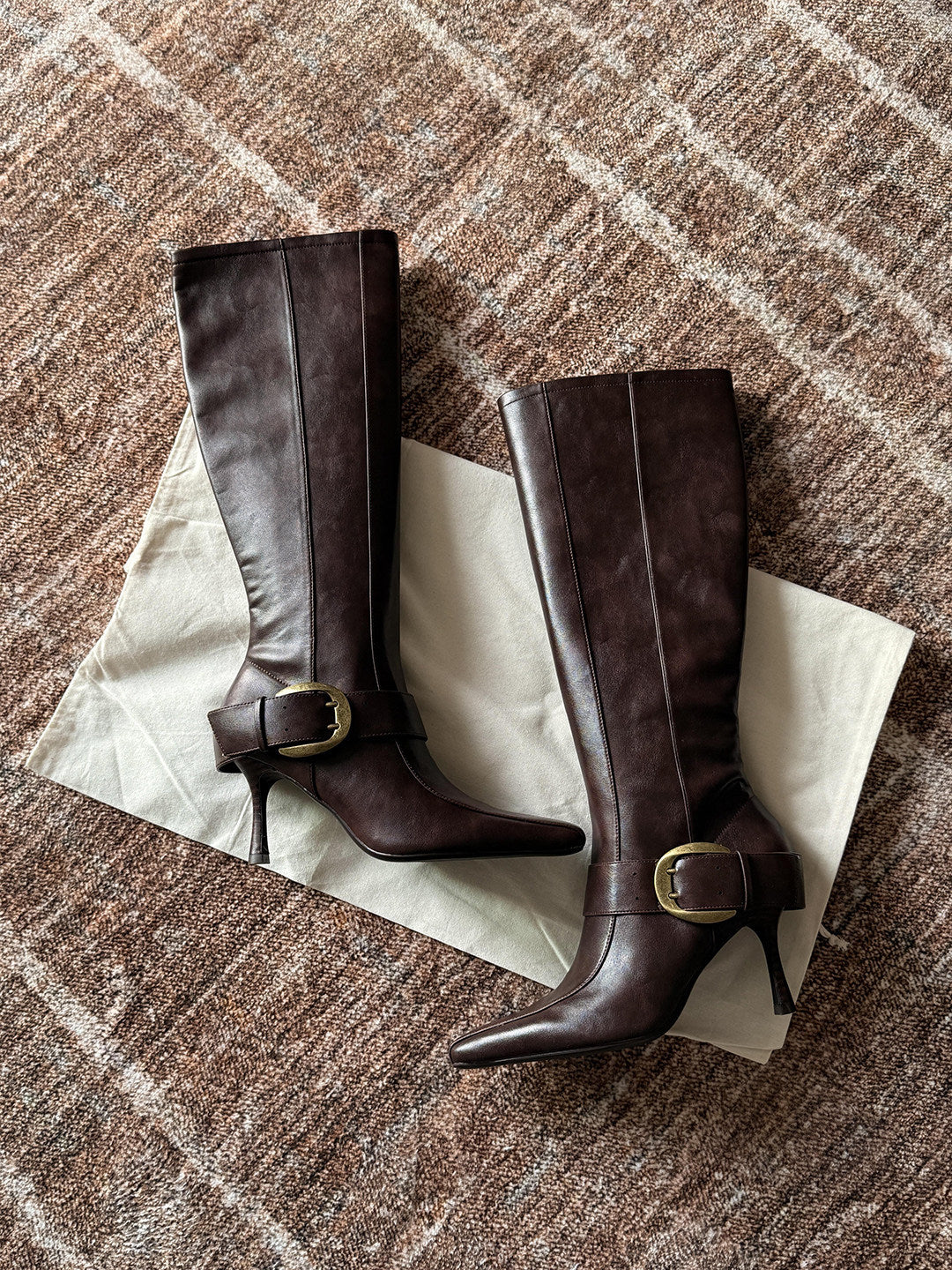 Botas Vintage de Salto Robusto com Fivela para Mulher